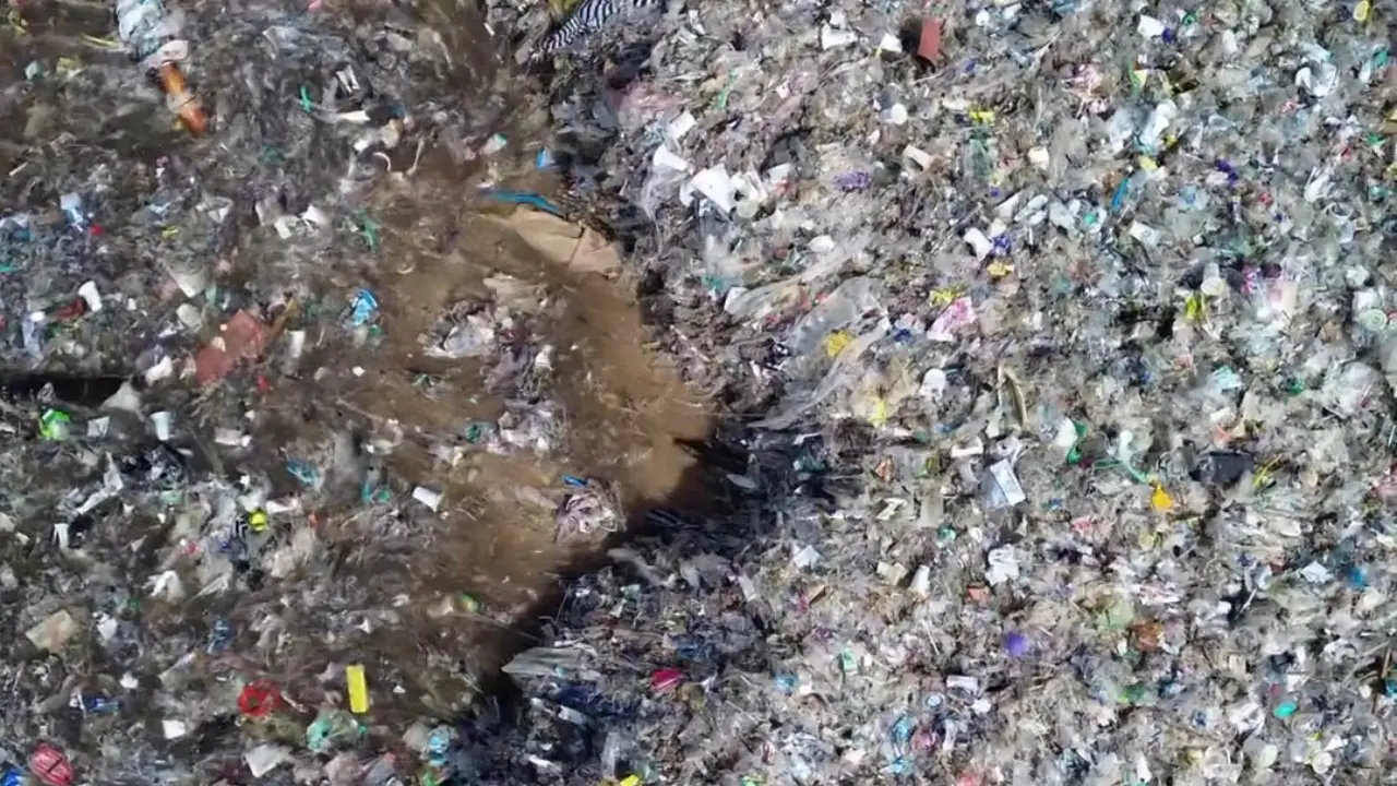 Sampah di Pantai Bali