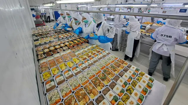 Menengok dapur Purantara In-Flight Catering, yang menghadirkan sajian lezat dan bergizi untuk ribuan penumpang pesawat setiap harinya. (Istimewa)