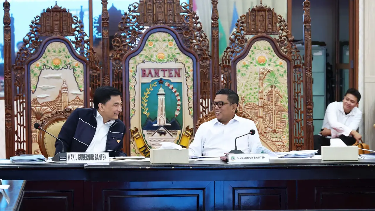 Andra Soni (Gubernur Banten) dan Dimyati Natakusumah (Wagub Banten). (Senin, 03/03/2025). (Dokumentasi Pemprov Banten).