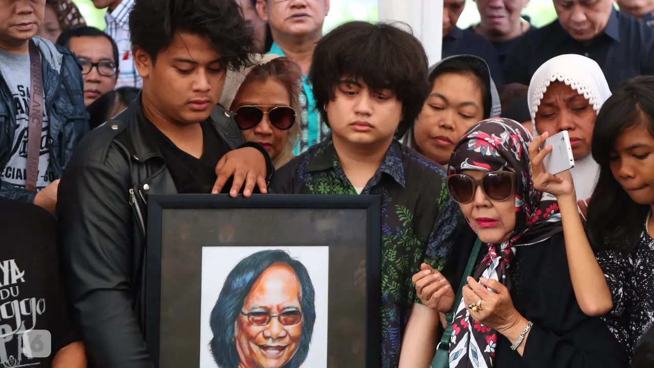 [Bintang] Pemakaman Yon Koeswoyo
