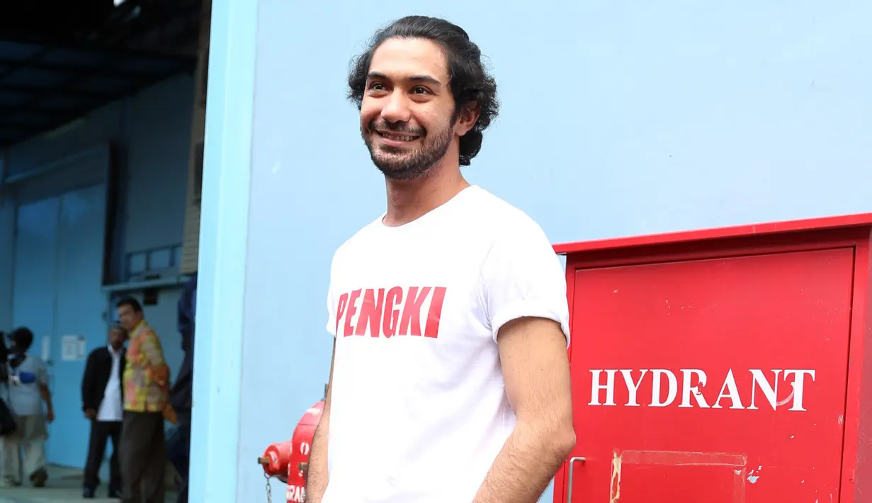 "Jadi aku enggak ada kegiatan syuting, akhirnya enggak akan ambil film. Karena memang menurut aku kerja sama antara PH," ujar Reza di CGV Grand Indonesia, Jakarta Pusat, Sabtu (17/2/2018).  (Nurwahyunan/Bintang.com)