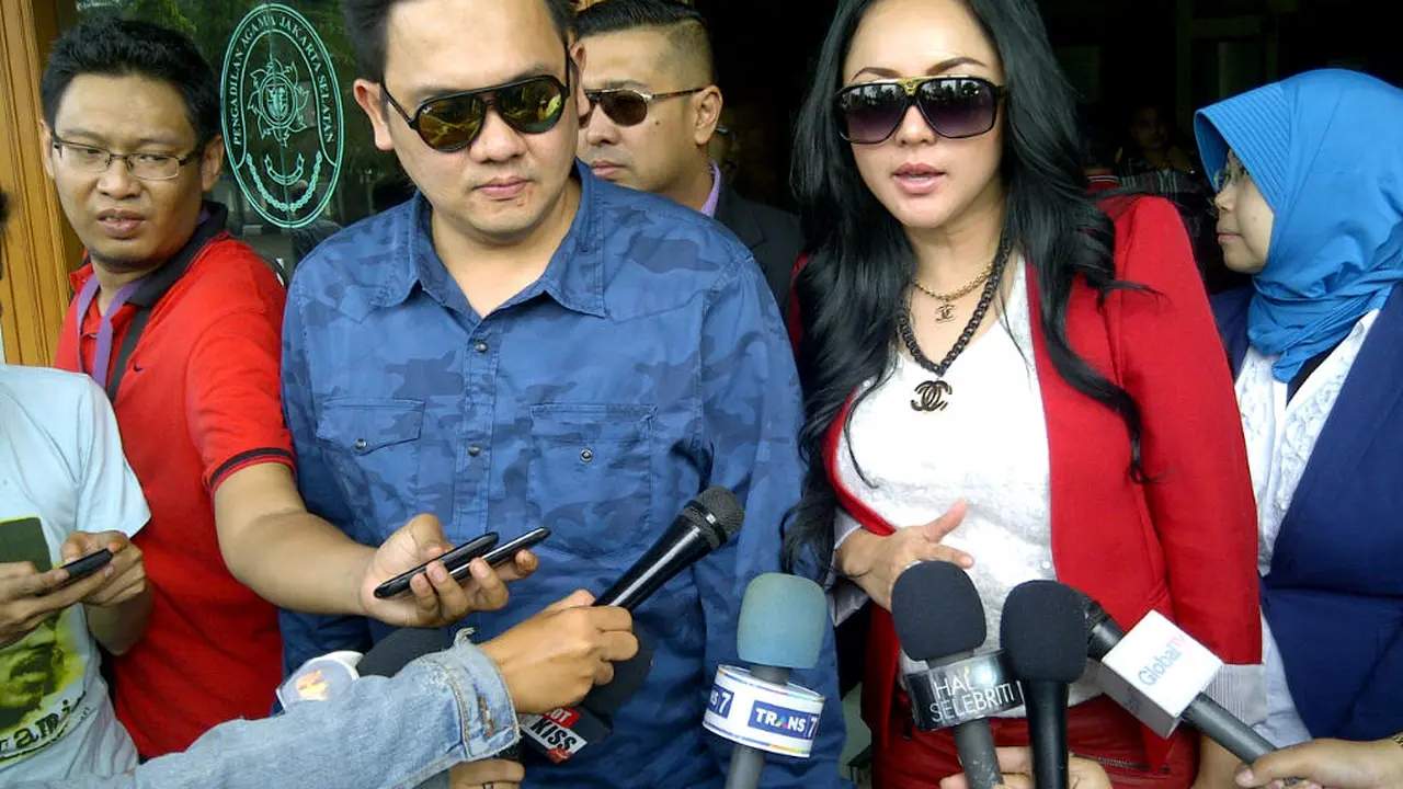 Farhat Abbas dan Regina 1