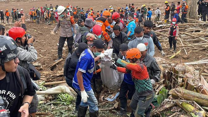 Update Longsor Cisarua: 70 Kantong Jenazah Dievakuasi, 52 Korban Jiwa Teridentifikasi