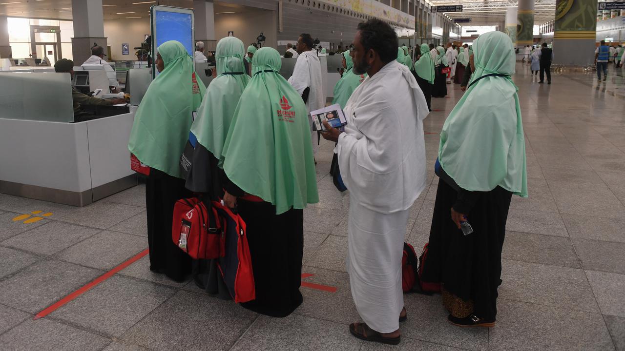 Jemaah Haji di Bandara King Abdul Aziz, Arab Saudi