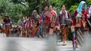 Mereka datang dari sejumlah daerah di Cilacap dan Banyumas khusus untuk mengikuti upacara unggah-unggahan, yang digelar setiap bulan Ruwah dalam kalender Jawa atau menjelang Ramadan. (DEVI RAHMAN/AFP)