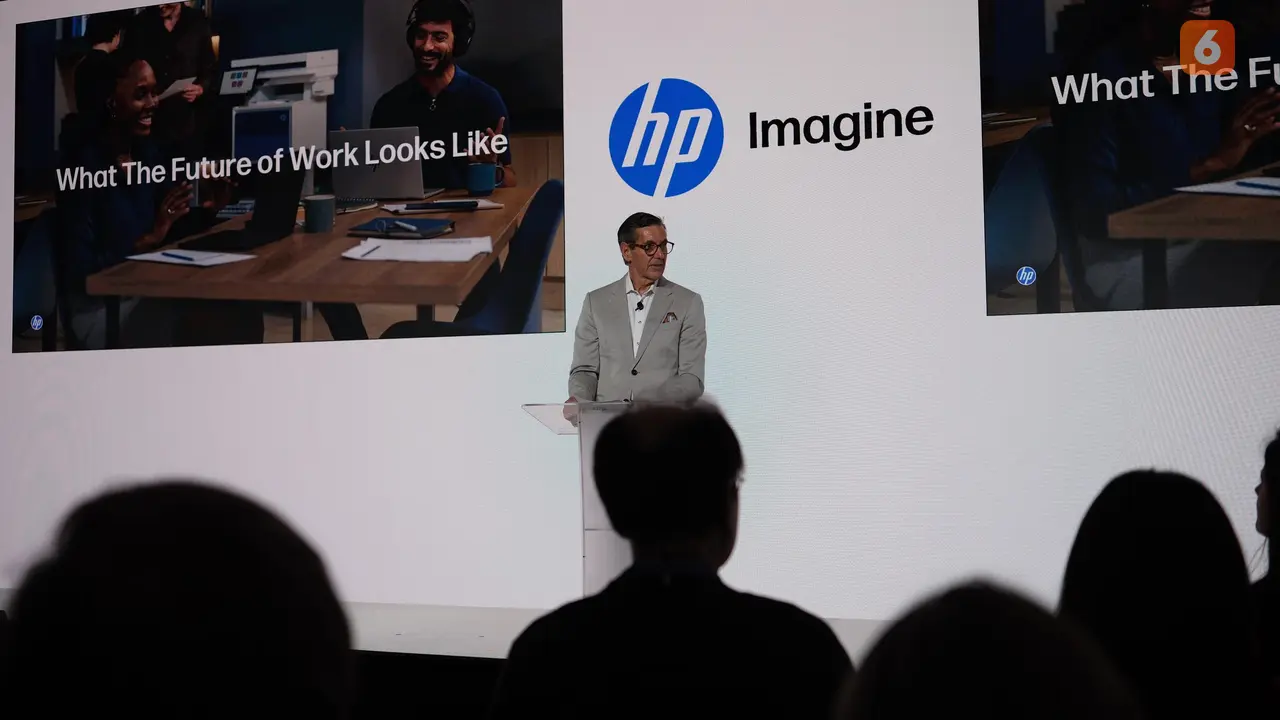Interim Chief Executive Officer, HP Inc. Bruce Broussard pada Selasa (24/3/2026) di New York City, AS, menyebut bahwa kecerdasan buatan (AI) bukan lagi sekadar alat, melainkan mitra kerja utama manusia. (Dok. Liputan6.com/Teddy Tri Setio Berty)