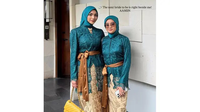 5 Potret Citra Kirana Pakai Kebaya Brokat Hijau Toska di Nikahan Sahabat Artis