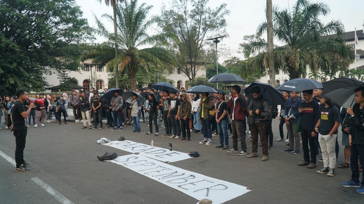 September Hitam dan Meredupnya Demokrasi di Tanah Air