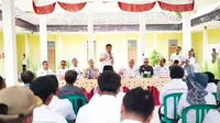 Serap Aspirasi Warga Lebih Dekat, Bupati Enos Berkantor di Kecamatan Madang Suku II