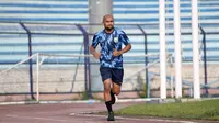 Alfonsius Kelvan memperkuat Persela Lamongan pada Liga 1 2020. (Bola.com/Aditya Wany)