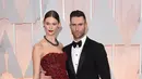 Adam Levine selalu unggah foto perkembangan janin bayinya. Ia pun menulis komentar yang romantis pada salah satu foto tersebut. 