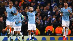 Selebrasi striker Manchester City Sergio Aguero (tengah) usai mencetak gol ke gawang Schalke dalam leg kedua babak 16 besar Liga Champions di Etihad Stadium, Manchester, Selasa (12/3). City membantai Schalke 7-0. (AP Photo/Dave Thompson)