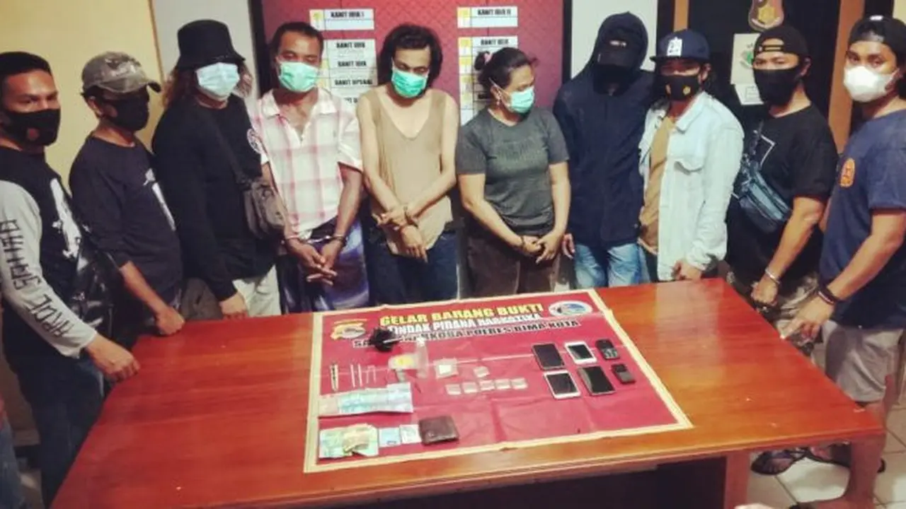 Seorang polisi ditangkap lantaran diduga terlibat transaksi sabu, di Bima. (Foto: Liputan6.com/Miftahul Yani)