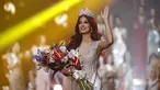 Harnaaz Sandhu dari India melambai setelah dinobatkan sebagai Miss Universe 2021 selama kontes Miss Universe ke-70 di Eilat, Israel, Senin (13/12/2021). Perempuan berusia 21 tahun ini sukses mengungguli dua kontestan Nadia Ferreira (Paraguay) dan Lalela Mswane (Afrika Selatan). (AP Photo/Ariel Schal