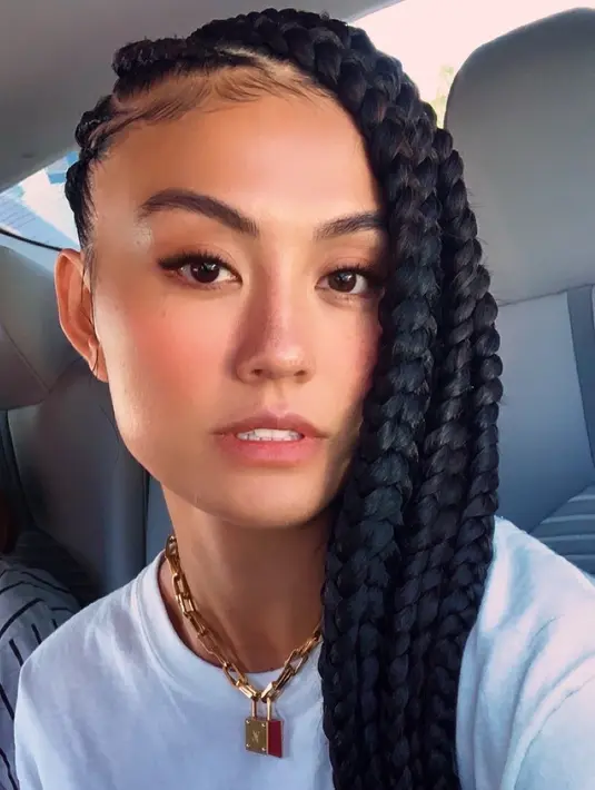 (Instagram/agnezmo)