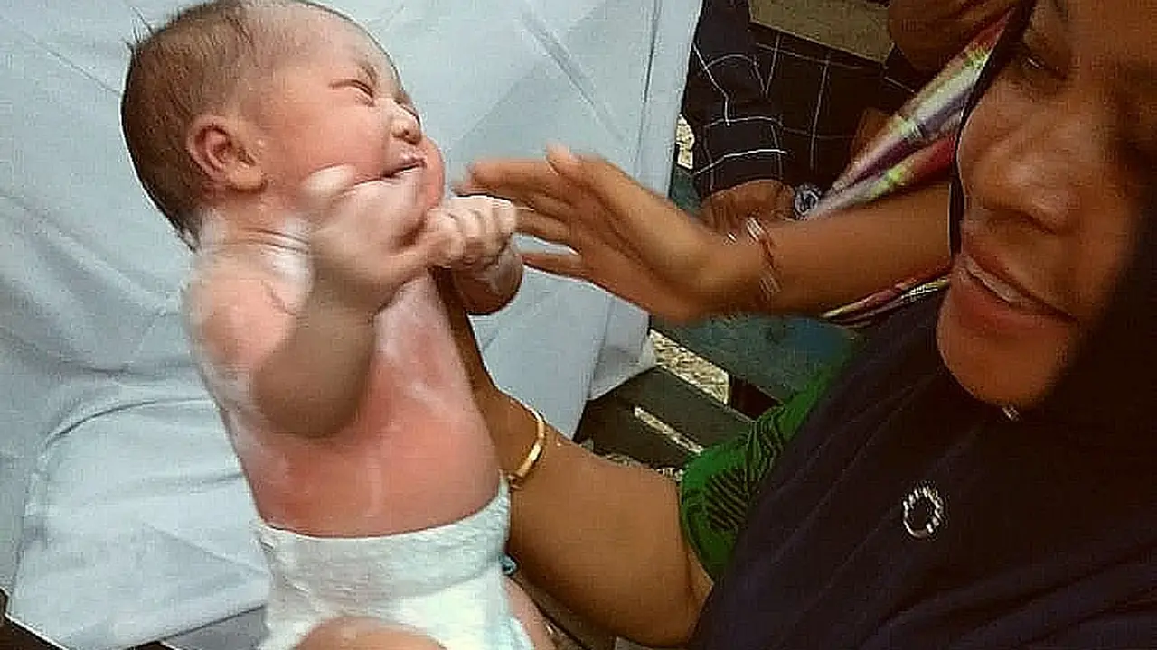 Bayi perempuan yang ditemukan warga Gampong Paya Sa, Kecamatan Pantee Bidari, Aceh Timur (Ist)