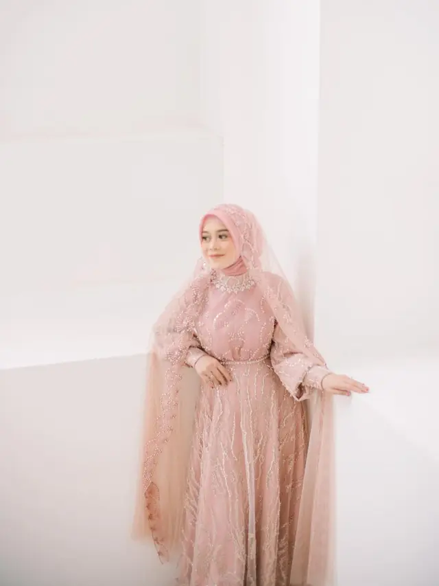 Potret 7 Busana Lesty Kejora dari Lamaran hingga Tasyakuran Pernikahan, Memesona
