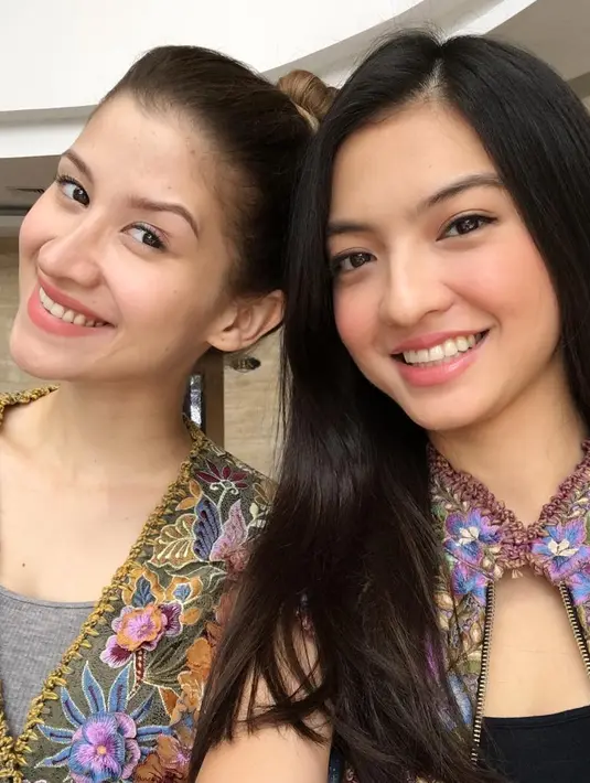 Bahkan dua wanita cantik ini tidak segan untuk berpose yang aneh-aneh dan ekspresi muka jelek. (Foto: instagram.com/ralineshah)