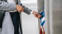 Biaya transfer antarbank turun jadi Rp2.500 mulai Desember, ini 22 daftar bank yang menerapkan kebijakannya. (pexels/onokosuki).