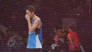Tunggal putra Indonesia, Jonatan Christie tertunduk usai dikalahkan Jan O Jorgensen asal Denmark di perempatfinal BCA Indonesia Open Superseries Premier 2015 di Jakarta, Jumat (5/6/2015). Jonatan kalah 13- 21, 16-21. (Liputan6.com/Herman Zakharia)