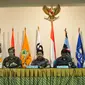 KPU dan Badan Pengawas Pemilihan Umum (Bawaslu) saat konferensi pers di Gedung KPU, Jakarta, (21/10/14). (Liputan6.com/Johan Tallo)