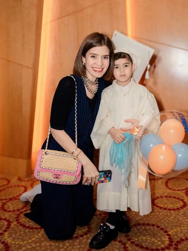 Anak Artis Punya Paras Good Looking saat Wisuda Kelulusan.