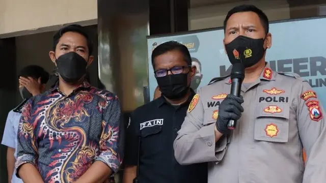Kapolres Probolinggo Kota AKBP Wadi Sa’bani  (kiri) berikan keterangan terkait kasus pencabulan  dalam Konfrensi Pers (Istimewa)