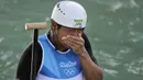 Pendayung Jepang, Takuya Haneda, menangis usia meraih perunggu nomor kano perorangan pada Olimpiade 2016 di Rio de Janeiro, Brasil, Selasa (9/8/2016). (AP/Jae C. Hong)