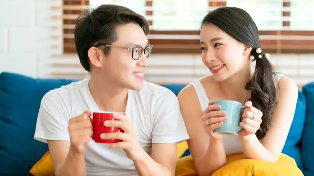 perempuan dan pasangan 22 agustus