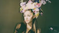 Ariana Grande rayakan ulang tahun dengan tema pesta ala film horor, Midsommar. (dok. Instagram @arianagrande/https://www.instagram.com/p/CB8jhpUFwCx/)