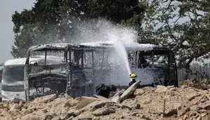 Militer Israel mengatakan sirene serangan udara berbunyi di beberapa daerah di negara itu pada 17 Juni 2025 setelah mengidentifikasi rudal yang diluncurkan dari Iran. (Jack GUEZ/AFP)