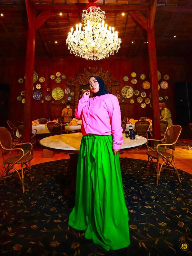 Makin Langsing, Ini 7 POtret Terbaru Melly Goeslaw yang Curi Perhatian