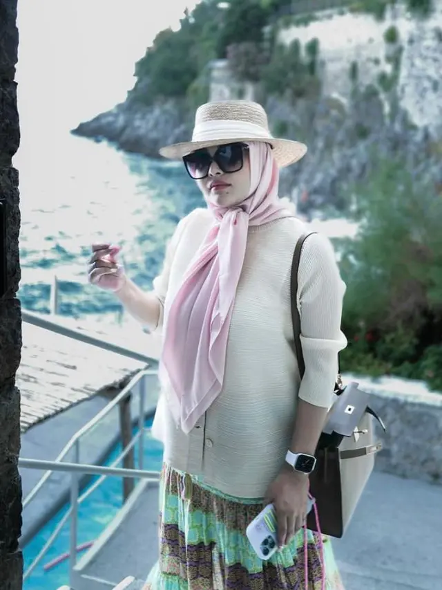 10 Inspirasi Outfit Cewek Kue ala Artis Tanah Air,  Paula Verhoeven hingga Cinta Laura