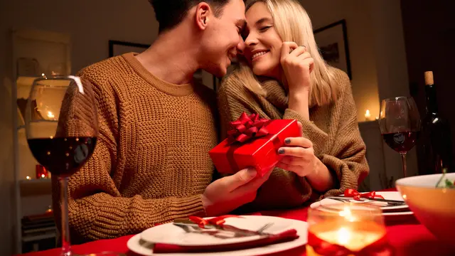 Menyampaikannya Lewat Candle Light Dinner Romantis