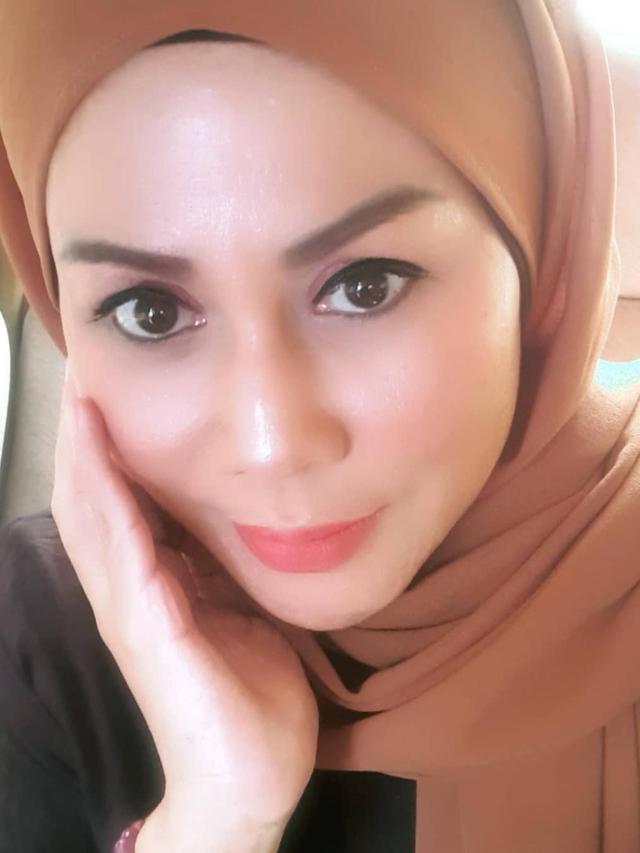Potret Terbaru Mak Vera Mantan Manajer Olga Syahputra, Kini Mantap Tampil Berhijab. (Sumber: Instagram/makverazanobia)