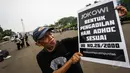 Aktivis JSKK juga mendesak Presiden Jokowi untuk membuktikan komitmen penuntasan kasus-kasus pelanggaran HAM berat pada masa lalu, Jakarta, Kamis (13/11/2014). (Liputan6.com/Faizal Fanani)