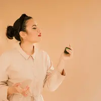 Salah satu teknik yang semakin populer adalah perfume layering atau menggabungkan dua parfum berbeda dalam satu penggunaan (Sumber: Pexels.com)