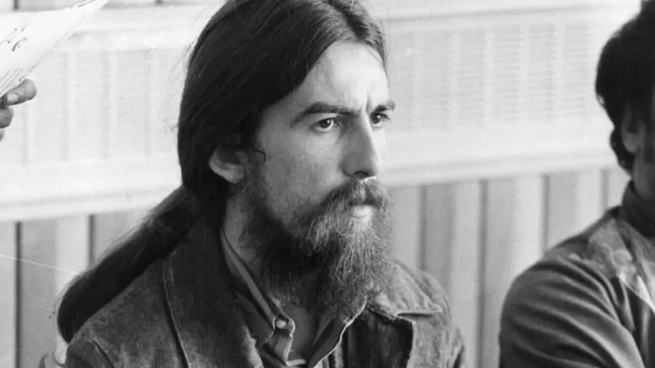Gitar Bersejarah Milik Personel The Beatles Dilelang