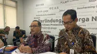 Plt Jubir Kemlu Teuku Faizasyah bersama dengan Yudha Nugraha Direktur PWNI BHI Kemlu. (Liputan6.com/ Benedikta Miranti T.V)