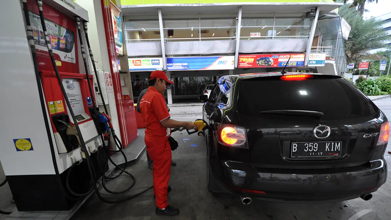  Pemerintah Turunkan Harga Premium Jadi Rp 7.600