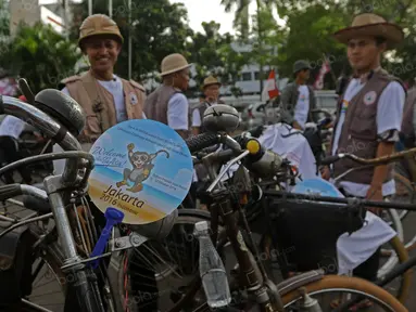 Sepeda Onthel ikut memeriahkan Fam Trip dan Gowes Bareng TAFISA Games 2016 dengan rute Kantor Kemenpora menuju Menuju  Ancol yang merupakan Venue Utama TAFISA Games 2016, Jakarta, Minggu (2/10/2016). (Bola.com/NIcklas Hanoatubun)  