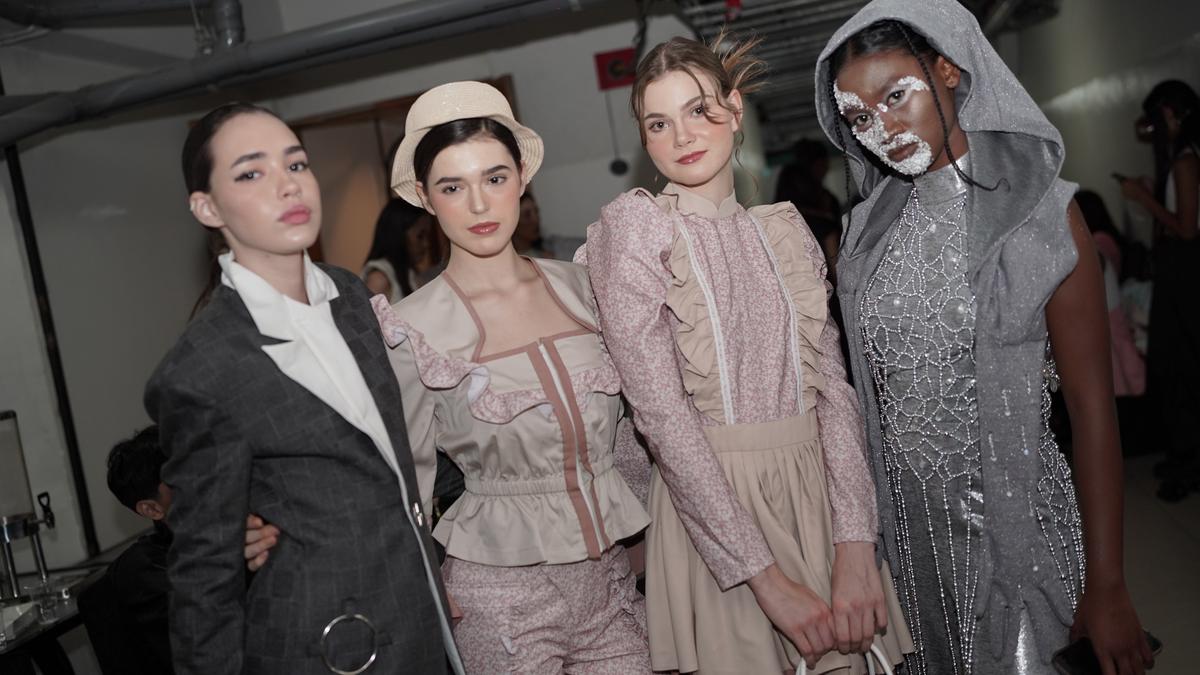 159 Look Pakaian yang Didesain oleh Para Mahasiswa Fashion di Creative