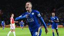 Striker Leicester, Jamie Vardy sukses mengukir prestasi dengan memecahkan rekor Ruud Van Nistelrooy. Pesepak bola Inggris itu berhasil mencetak 11 gol secara beruntun dalam 11 pertandingan. (AFP/Oli Scarff)