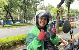 Ojek Online Perempuan Cerita Sulitnya Kejar Rp 100 Ribu Sehari