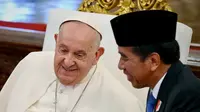 Super sederhana, Paus Fransiskus pakai jam tangan Rp100ribuan saat kunjungan ke Indonesia (@franciscus)