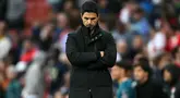 Ekspresi kecewa pelatih Arsenal, Mikel Arteta saat timnya kalah dari Bournemouth dalam laga lanjutan Liga Inggris 2024/2025 di Emirates Stadium, London, Inggris, Sabtu (03/05/2025) waktu setempat. (AFP/Glyn Kirk)