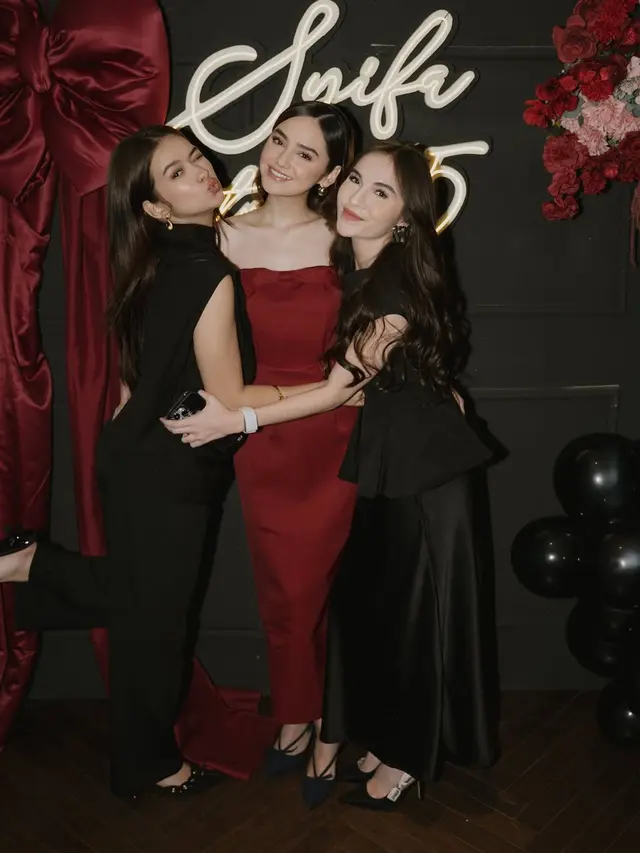 Selebritis Tampil dengan Dresscode Hitam saat Pesta Ulang Tahun Intimate Syifa Hadju ke-25. [@syifahadju]