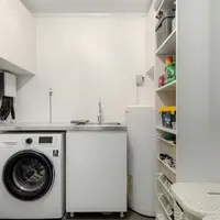 Ilustrasi Ruang Cuci Kecil/Photo by Lisa Anna on Unsplash