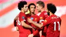 Gelandang Liverpool, Curtis Jones (kiri) merayakan gola kedua timnya yang dicetak ke gawang Aston Villa dalam lanjutan Premier League 2019-2020, Minggu (5/7/2020). Liverpool berhasil meraih kemenangan atas Aston Villa dengan skor 2-0. (Paul Ellis/Pool via AP)