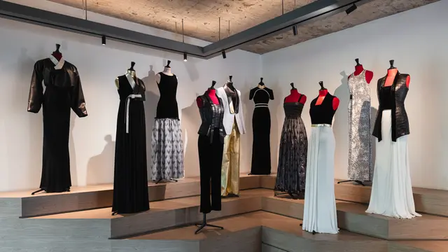 Sentuhan Couture Didit Hediprasetyo di Kamera Leica Edisi Terbatas, Angkat Keindahan Songket Indonesia Lewat Lensa